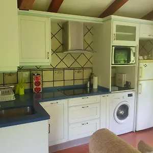 Pequena Cabana Rodeada De Verde Y Cerca De Todo Сasa de vacaciones